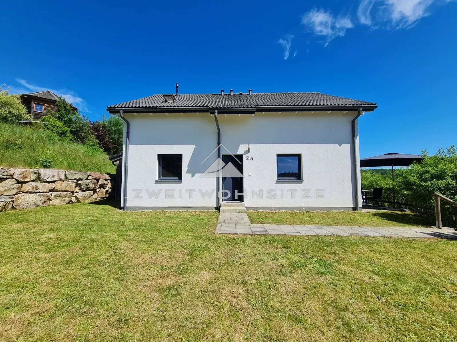 Haus 2a: Außenansicht mit Garten