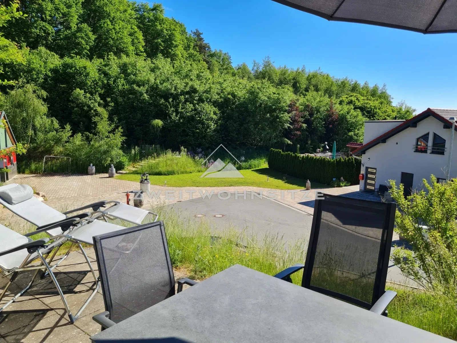 Haus 7: Terrasse mit Blick ins Tal