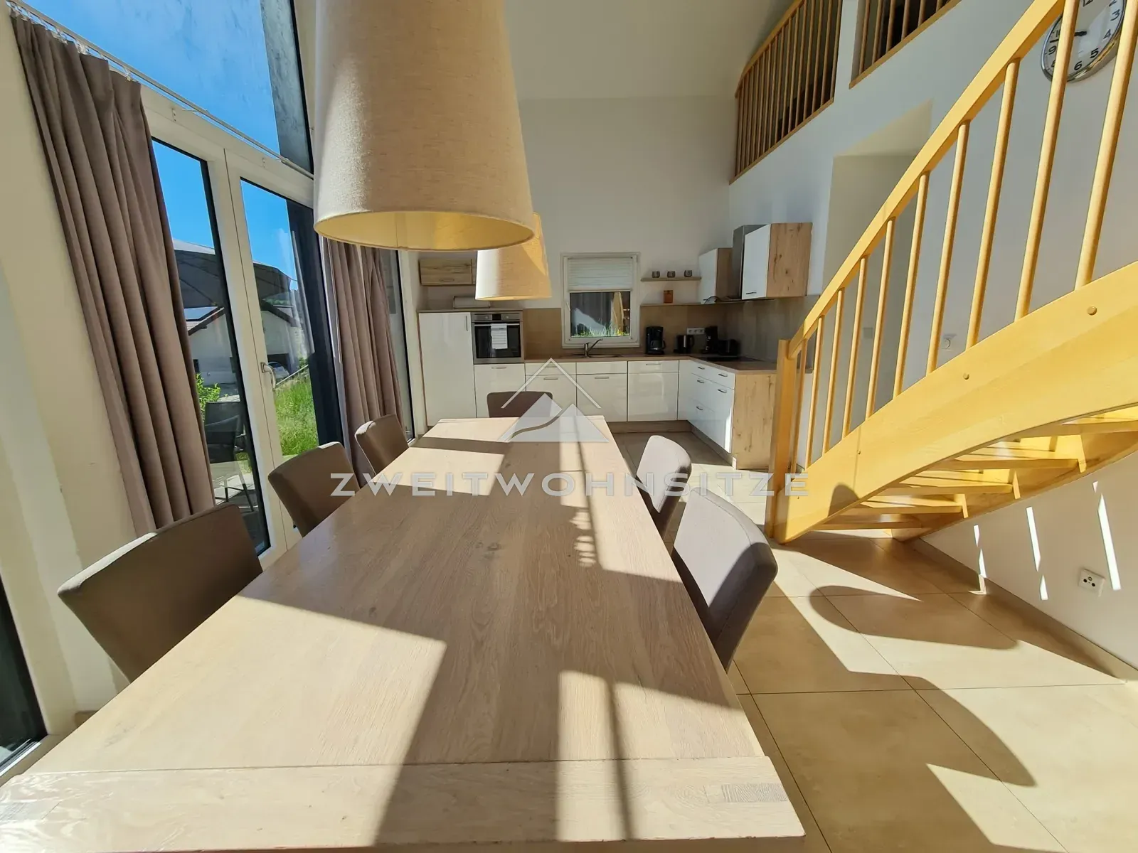 Haus 7: Buchenholztreppe zur Empore